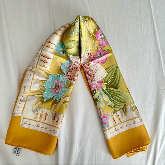 [SOLD] Authentic Salvatore Ferragamo Silk Scarf, Rare Animal Print, EUC - Picture 4 of 14